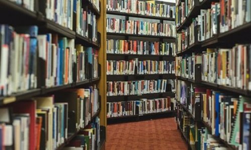 ukiset双语阅读：大学教授带病母上课4年 校方予以理解